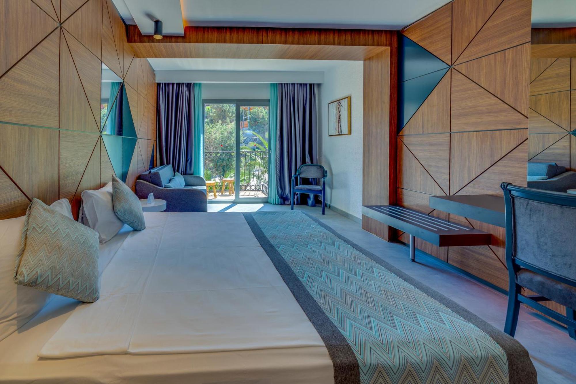 Großes Standard Zimmer mit seitlichem Meerblick – Hauptgebäude